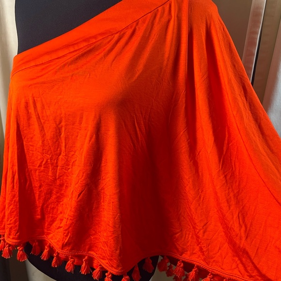 Trina Turk Vibrant Red Top - Picture 3 of 4